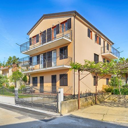 Apartment Ljiljana 1553 Novigrad  ภายนอก รูปภาพ